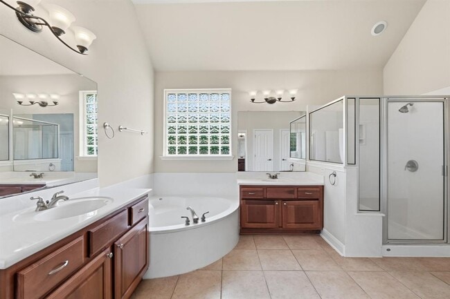 Building Photo - 1301 David Cove