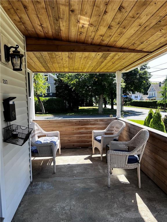 Building Photo - 207 Kenyon Ave