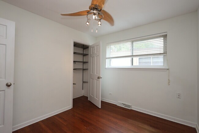 Building Photo - 613 Leamington Ave