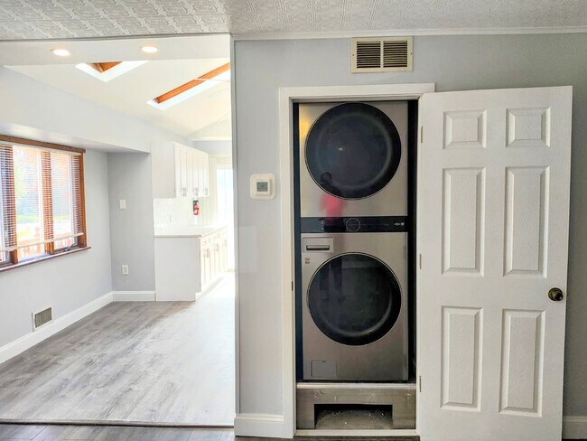 Building Photo - 106 Villa Ave