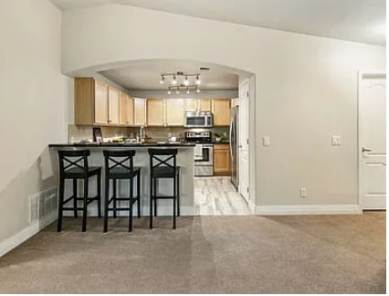 Building Photo - Adorable two bed two bath condo with office! 2 WEEKS FREE WITH LEASE SIGNED BY 6/30/2026
