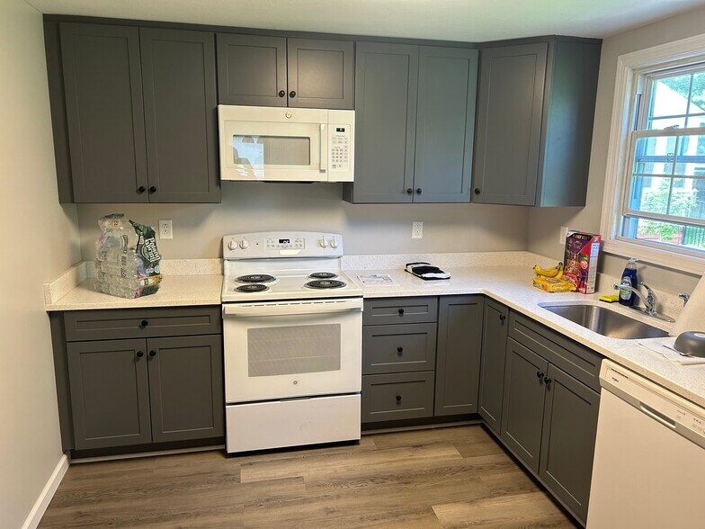 Kitchen - 1424 Sophia Ave