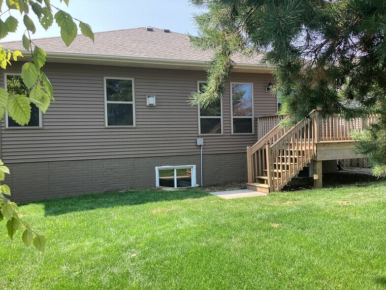 Building Photo - 17020 Cypress St