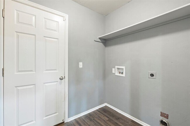 Building Photo - 13244 Beekman Dr