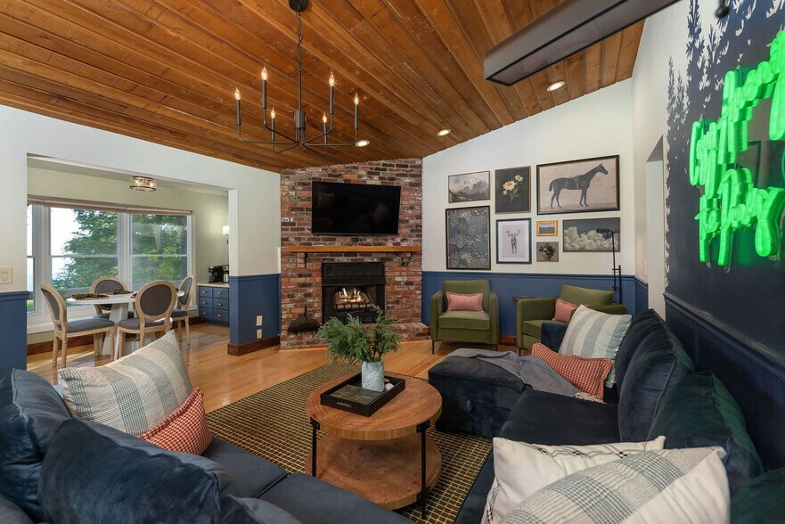 Building Photo - 134 Wolf's Head Ct