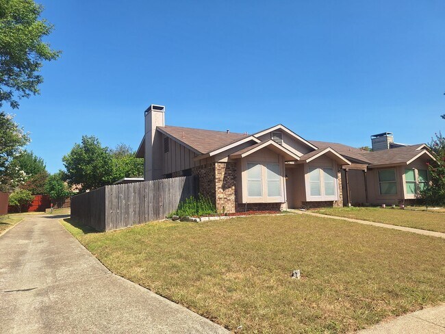 Building Photo - 3944-3946 Queens Ct