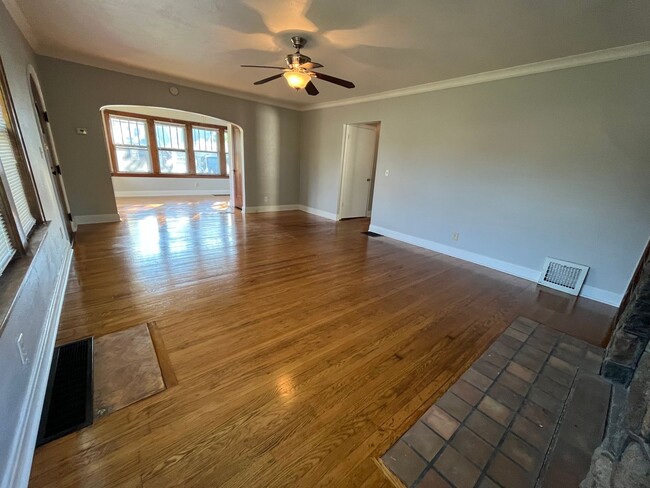 Building Photo - 4131 W Lake Rd