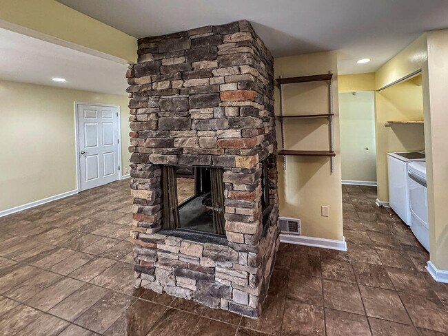 Building Photo - 3507 Susan Lewis Dr