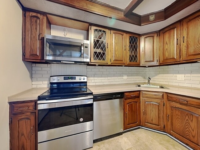 Building Photo - 414 Spring Ave