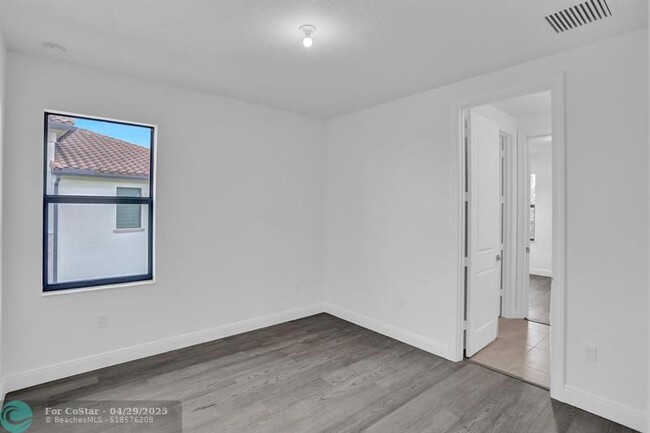 Building Photo - 11890 S Baypoint Cir