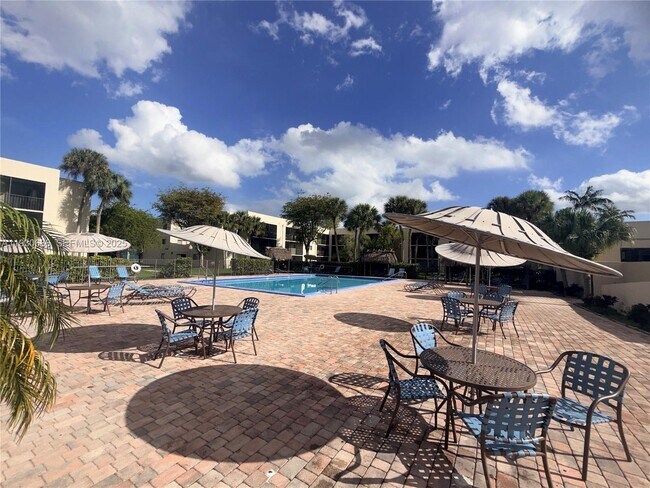 Building Photo - 8065 SW 107th Ave