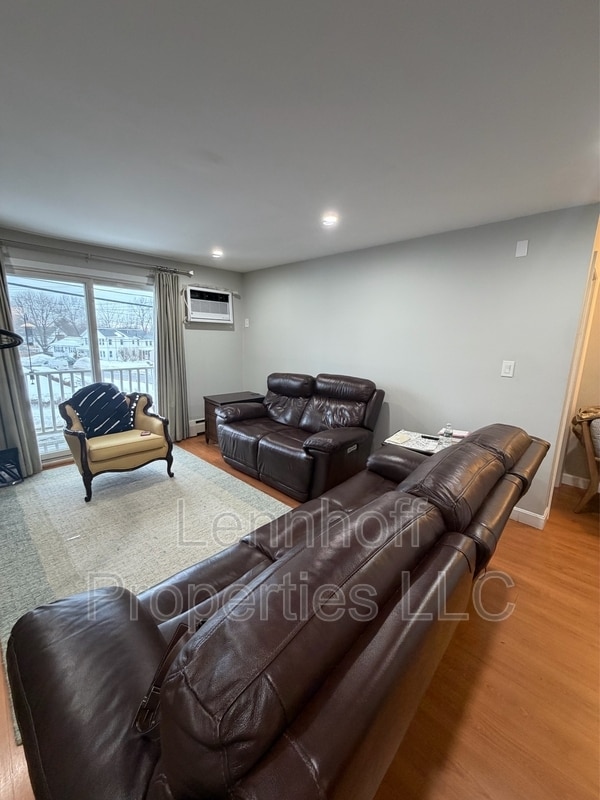 Building Photo - 86 Beacon St