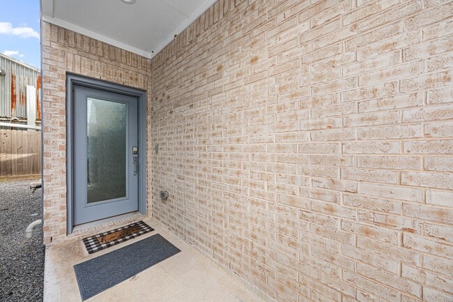 Building Photo - 622 Janisch Rd