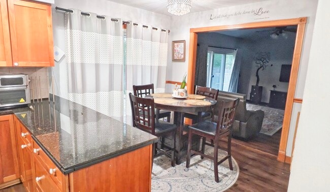 Building Photo - 2610 Pebblebrook Ln