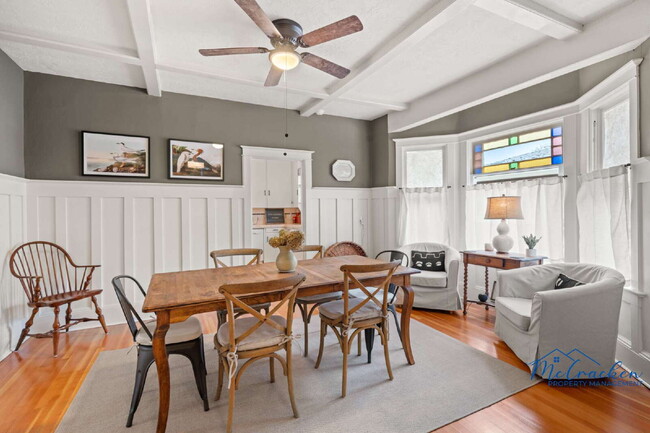 Building Photo - Charming 2-Bedroom Cottage with Modern Com...