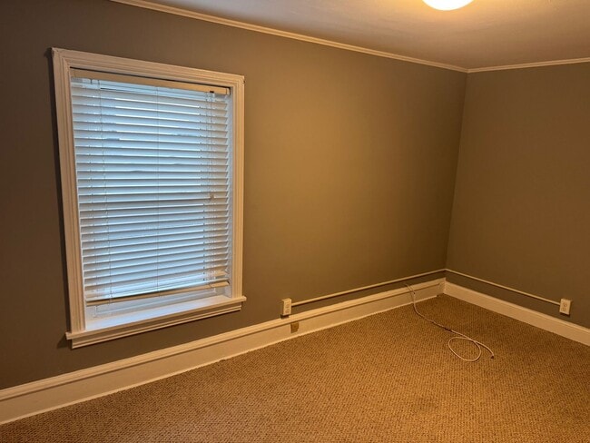 Building Photo - West Conshohocken 4 Bedroom 2 brick bath T...