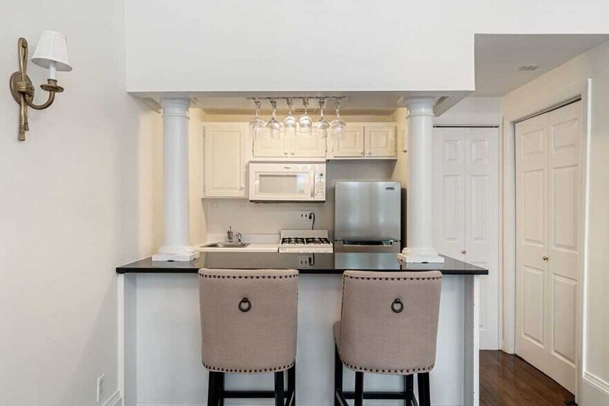 Building Photo - 271 Beacon St