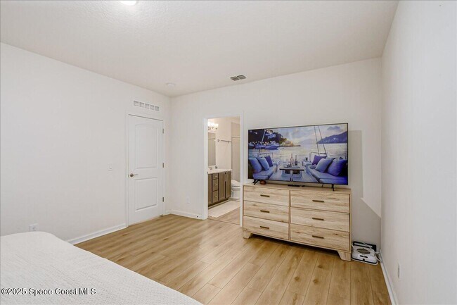 Building Photo - 779 Simeon Dr