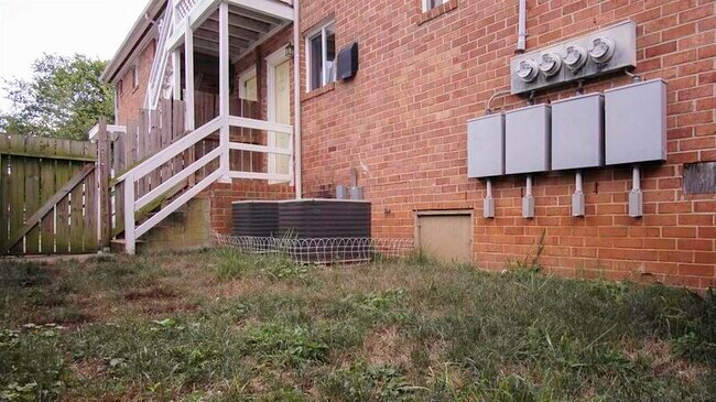 Building Photo - 1911 Lakeview Ave