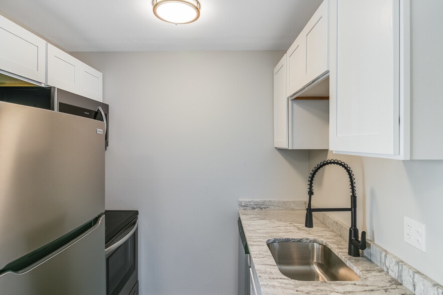 Building Photo - Altitude West (Altitude RPB, LLC)