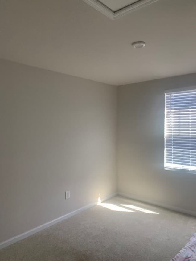 Building Photo - 567 Eden Hall Rd