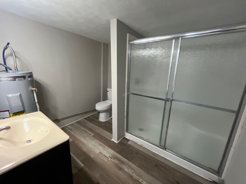 Building Photo - 402 N Highland Ave