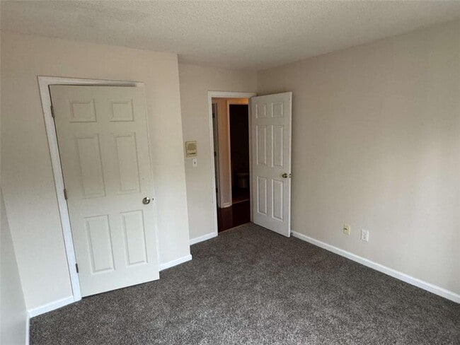 Building Photo - 875 Eagle Creek Dr NW