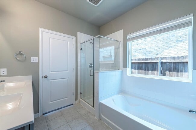 Building Photo - 2069 Hartley Dr