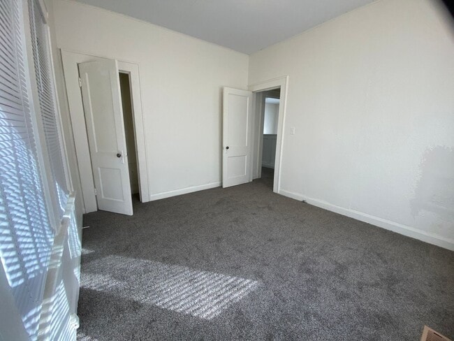 Building Photo - 2 bed 1 bathroom home in Shawnee