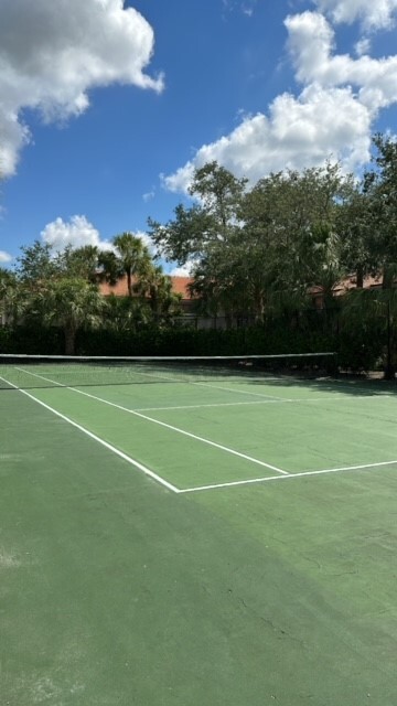 Tennis court - Crescent Cove Apartments