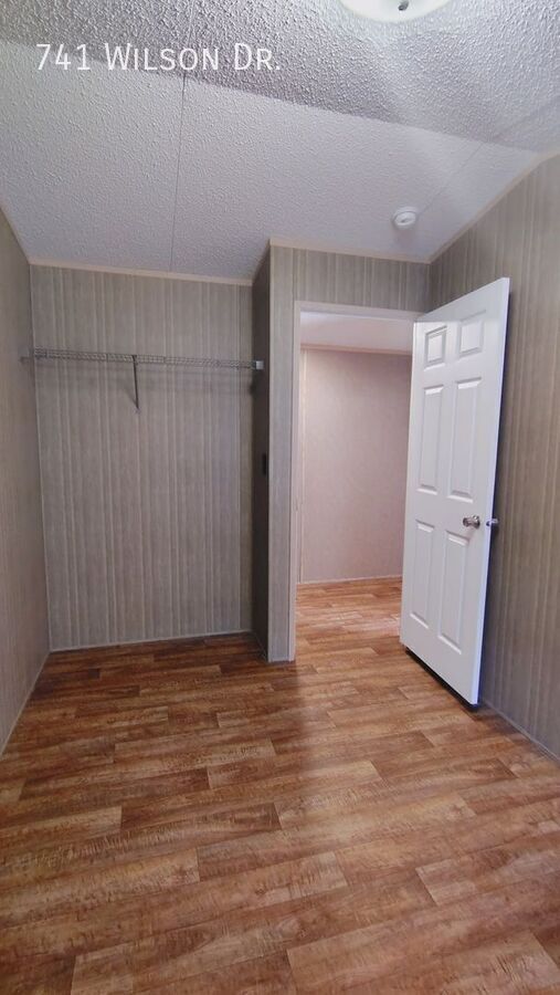 Building Photo - 741 Wilson Dr