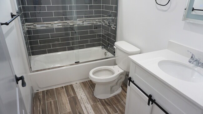 Building Photo - 10065 Arleta Ave