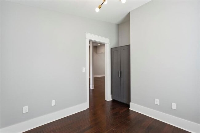Building Photo - 3258 Highland Dr SE