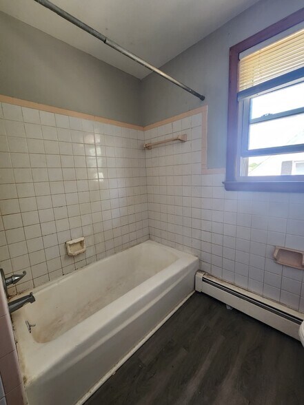 Building Photo - 127 Warner St