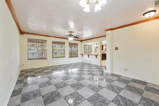 Building Photo - 16131 Canaridge Dr