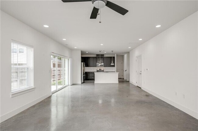 Building Photo - 3014 E 14th 1/2 St