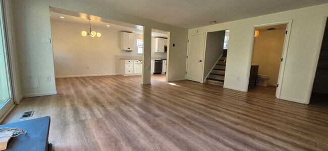 Building Photo - 319 Orchard Dr