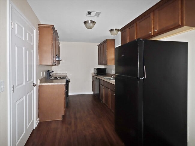 Building Photo - 7501 Blue Jay Dr