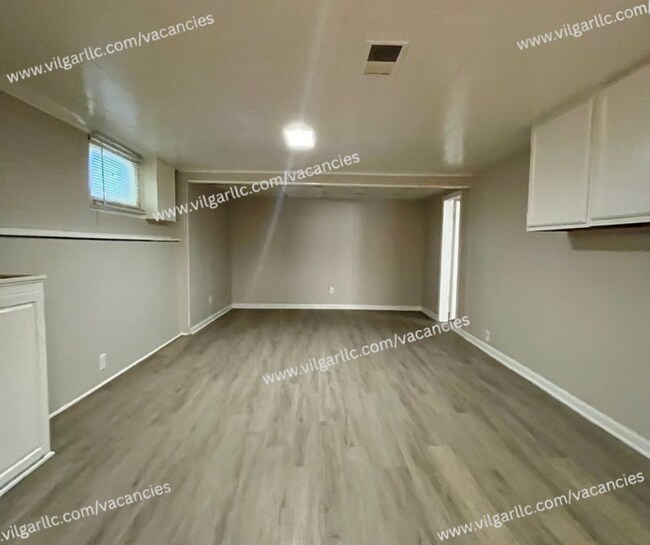 Building Photo - 1605 Pine St