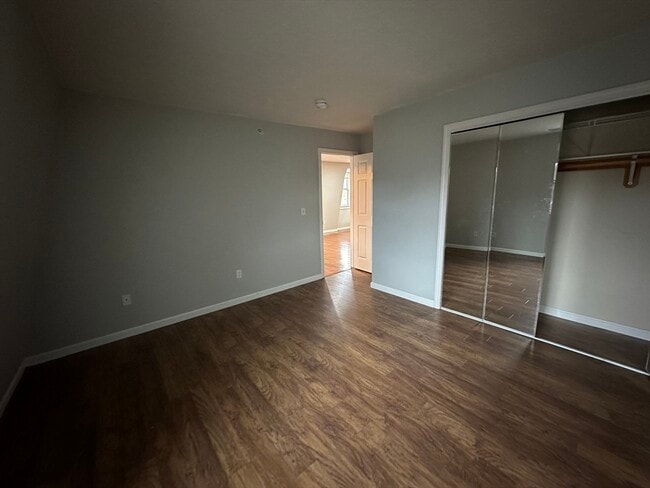 Building Photo - 166 Village St