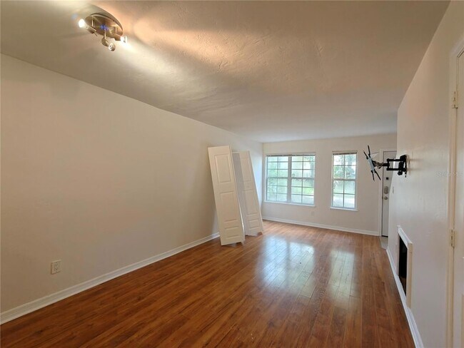 Building Photo - 620 SW 10th Ln