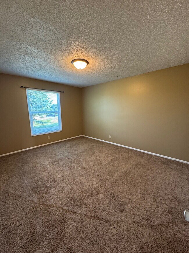 Building Photo - 6832 W Par Ln