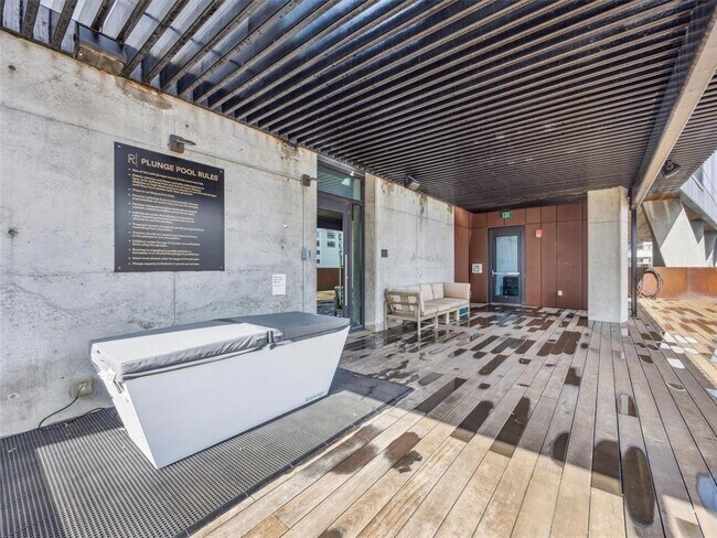 Building Photo - 70 Rainey St