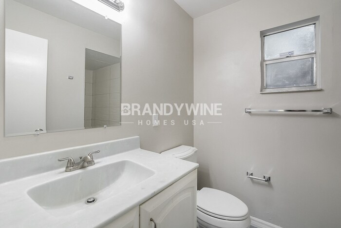 Building Photo - 215 Shore Rd