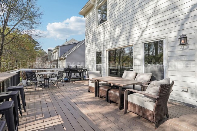 Building Photo - Living Large in Alpharetta