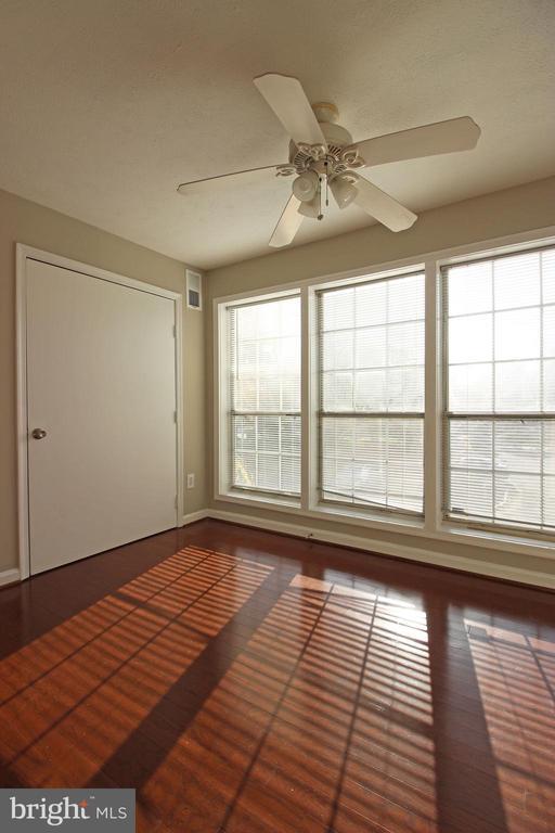 Building Photo - 10182 Oakton Terrace Rd