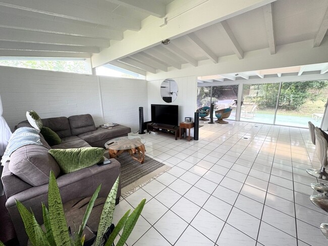 Building Photo - 2 bed, 1 bath in highly desirable Kailua N...