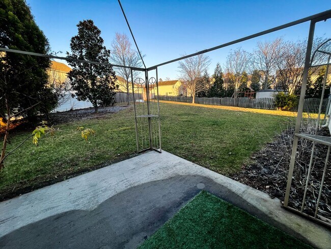 Building Photo - Gorgeous 4 Bedroom, 2 1/2 Bathroom Home in...