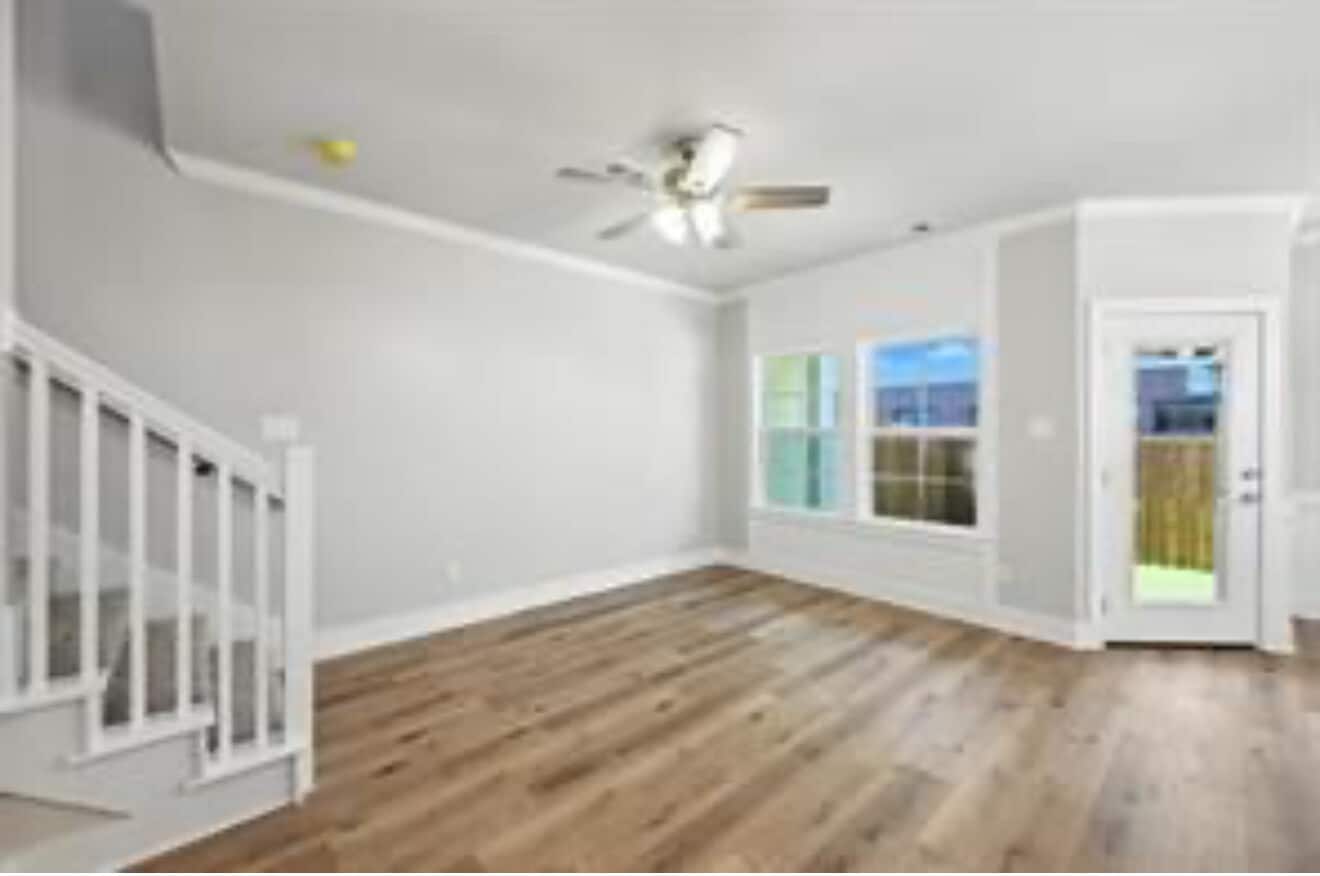 Building Photo - 110 S Market St