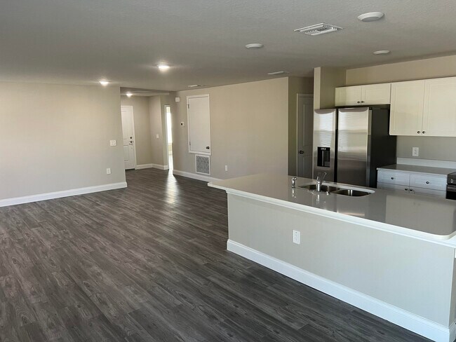 Building Photo - 838 San Filippo Dr SE